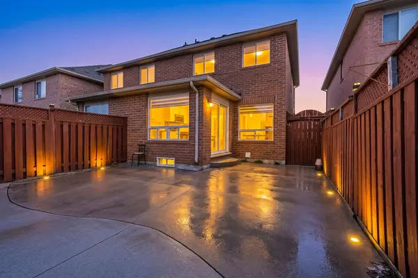 110 Dwyer DR, Brampton, ON L6S 0B4