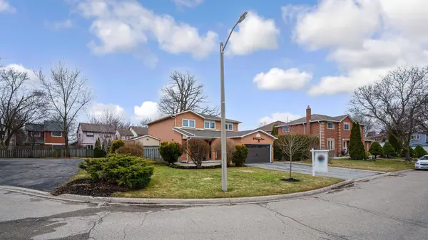 18 Creekview CT, Brampton, ON L6Z 3Y2