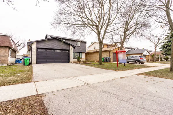 7632 Netherwood RD, Mississauga, ON L4T 2P1