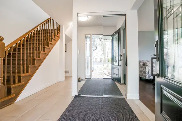 7632 Netherwood RD, Mississauga, ON L4T 2P1