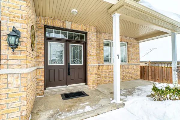 7 Parkside DR, Kawartha Lakes, ON K9V 5X9