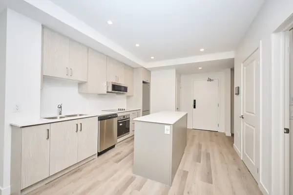 461 Green RD #210, Hamilton, ON L8E 5B4