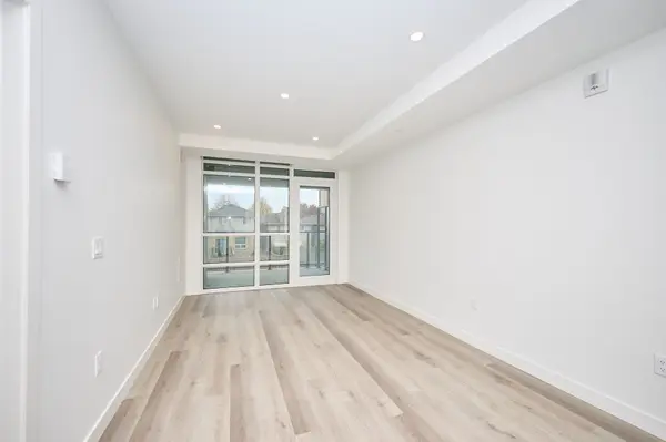 461 Green RD #210, Hamilton, ON L8E 5B4