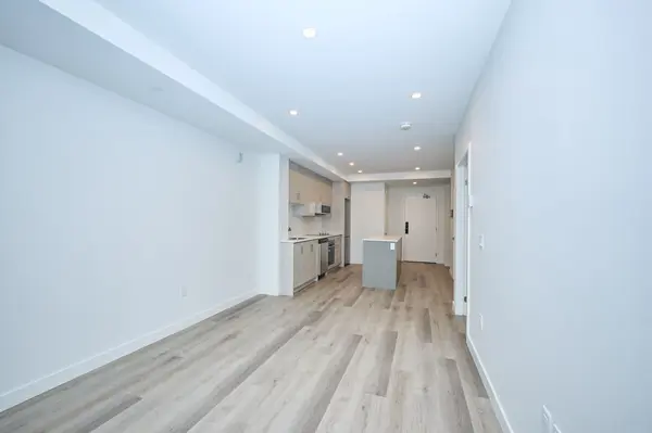 461 Green RD #210, Hamilton, ON L8E 5B4