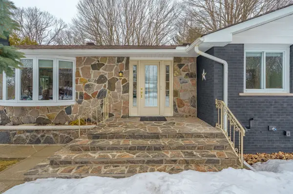 230 Alexander ST, Gravenhurst, ON P1P 1A6