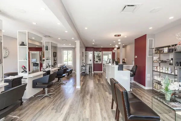 664 Upper James ST, Hamilton, ON L9C 2Z3