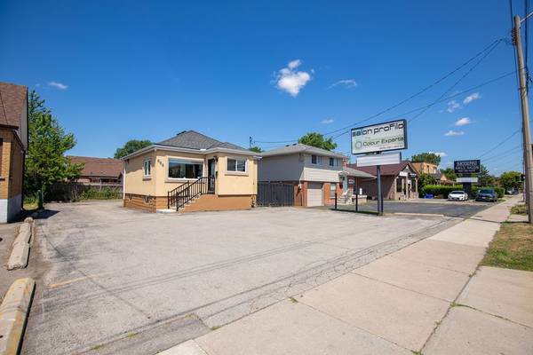 664 Upper James ST, Hamilton, ON L9C 2Z3