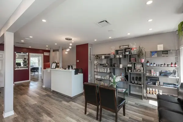 664 Upper James ST, Hamilton, ON L9C 2Z3