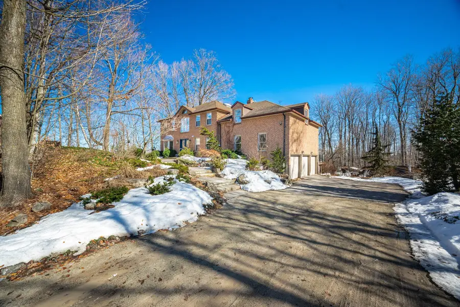 877 The Grange Side Road, Caledon, ON L7C 0E4