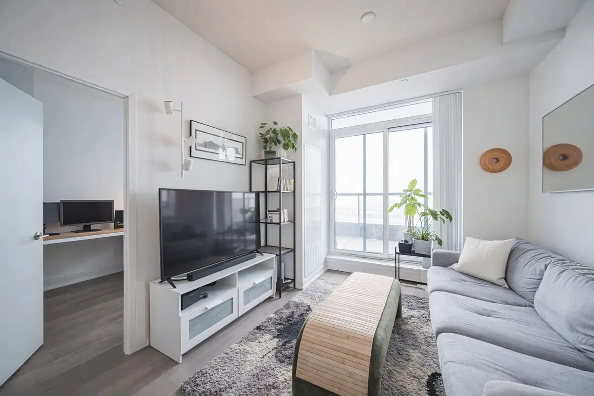 10 Honeycrisp CRES #1206, Vaughan, ON L4K 0M7