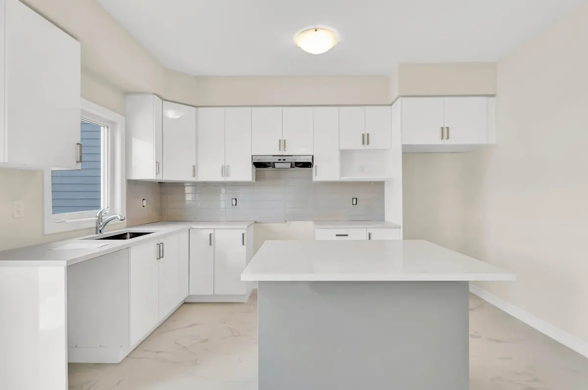 230 Beechwood Forest LN, Gravenhurst, ON P1P 0H8