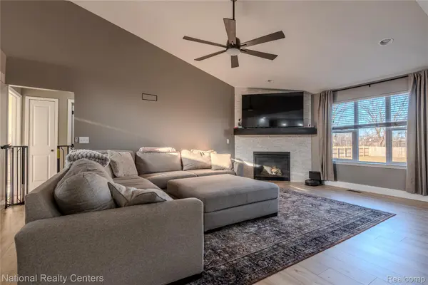 36303 Egan ST, Clinton Charter Township, MI 48035