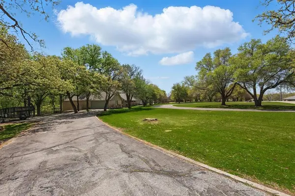 1904 Oak Ridge Trail, Bridgeport, TX 76426