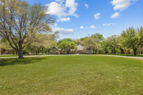 1904 Oak Ridge Trail, Bridgeport, TX 76426