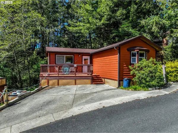 19921 WHALESHEAD RD #B8, Brookings, OR 97415