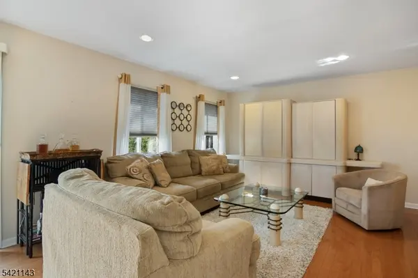 8 Russell Ct, Montville Twp., NJ 07045