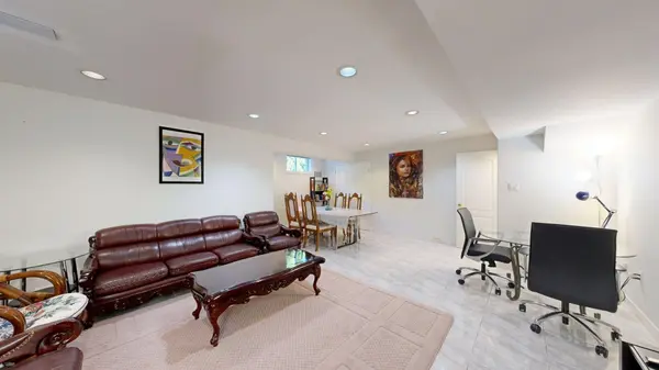 22A Avonlea PL, Richmond Hill, ON L4B 3N8