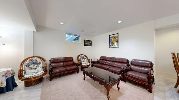 22A Avonlea PL, Richmond Hill, ON L4B 3N8