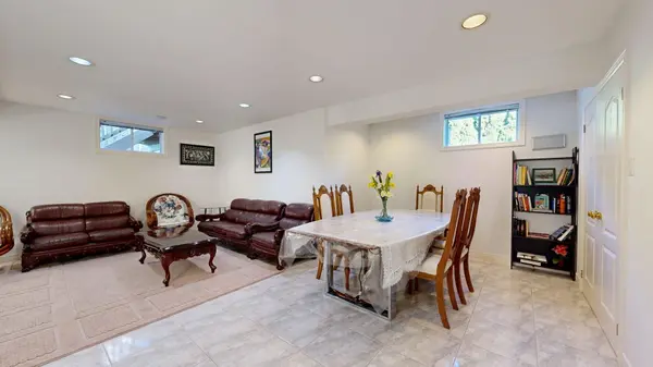 22A Avonlea PL, Richmond Hill, ON L4B 3N8