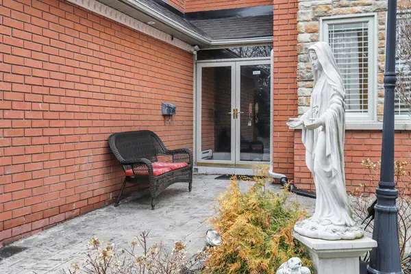 94 Silver Rose CRES, Markham, ON L6C 1W6