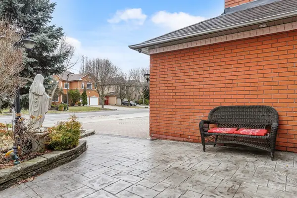 94 Silver Rose CRES, Markham, ON L6C 1W6