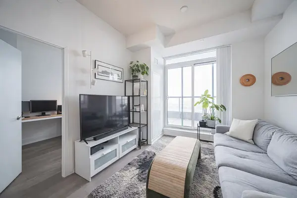 10 Honeycrisp CRES #1206, Vaughan, ON L4K 0M7