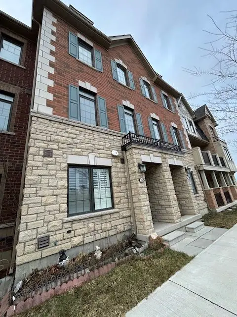 26 Delft DR, Markham, ON L6C 0Z1