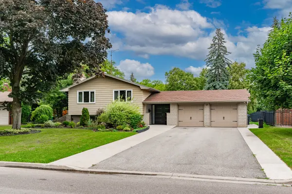 23 Hillside DR, Brampton, ON L6S 1A2