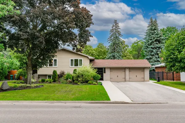 23 Hillside DR, Brampton, ON L6S 1A2