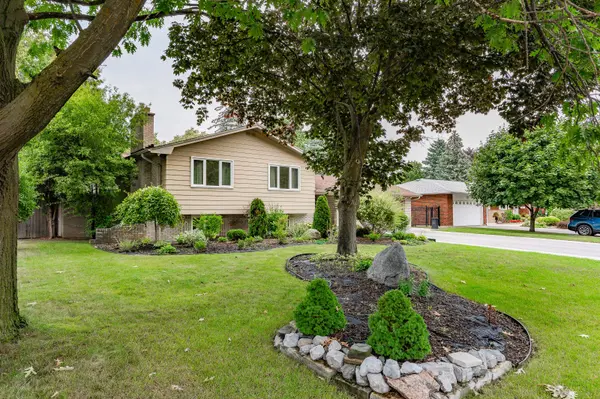 23 Hillside DR, Brampton, ON L6S 1A2