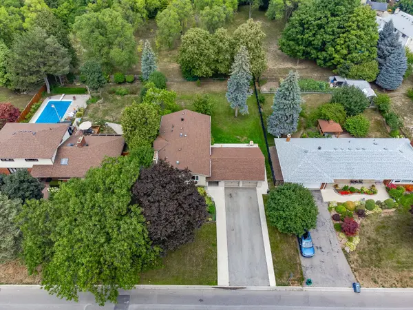 23 Hillside DR, Brampton, ON L6S 1A2