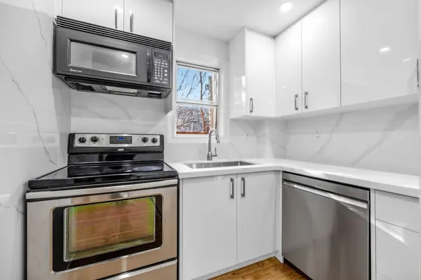 1035 Briar Hill AVE #Main & 2nd, Toronto W04, ON M6B 1M6