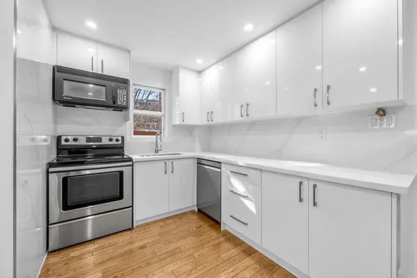 1035 Briar Hill AVE #Main & 2nd, Toronto W04, ON M6B 1M6