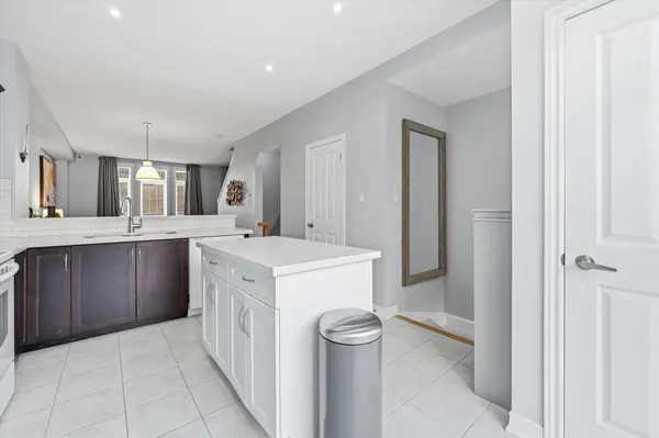 4165 Upper Middle RD #2, Burlington, ON L7M 0V4