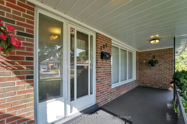 304 La Rose AVE, Toronto W09, ON M9P 1B9