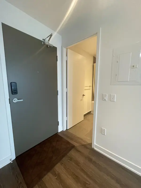 448 Burnhamthorpe RD W #3409, Mississauga, ON L5B 0R4