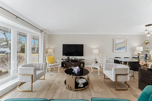 225 Barrymore CT, Burlington, ON L7T 1B7