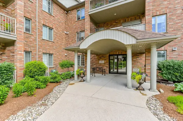 20 Station SQ #104, Centre Wellington, ON N0B 1S0