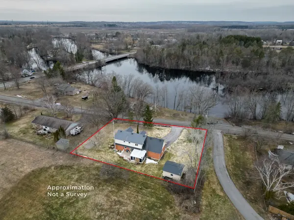 706 River RD, Belleville, ON K0K 1V0