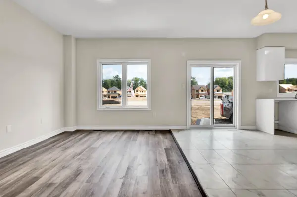 230 Beechwood Forest LN, Gravenhurst, ON P1P 0H8