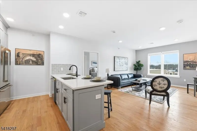 660 Bloomfield Ave #406, Bloomfield Twp., NJ 07003