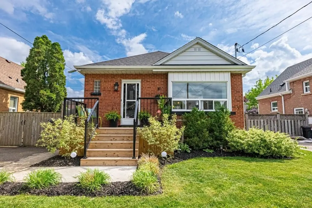 42 Sharon AVE, Hamilton, ON L8T 1E3