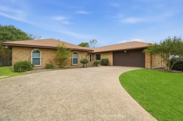 6408 Welch Avenue, Fort Worth, TX 76133