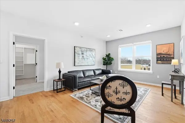 660 Bloomfield Ave #406, Bloomfield Twp., NJ 07003