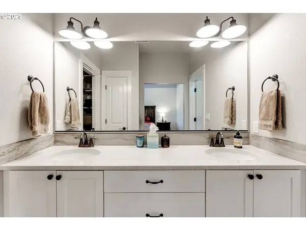 994 S 67th ST, Springfield, OR 97478