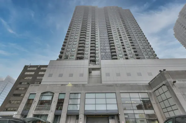 8 Hillcrest AVE #706, Toronto C14, ON M2N 6Y6