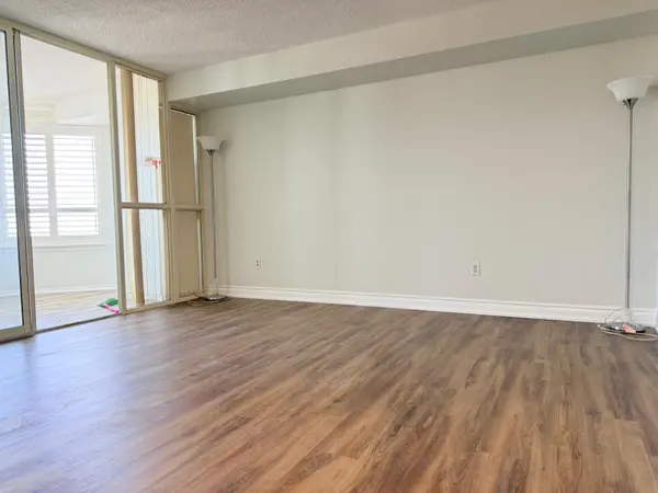 5 Greystone Walk DR #1807, Toronto E04, ON M1K 5J5