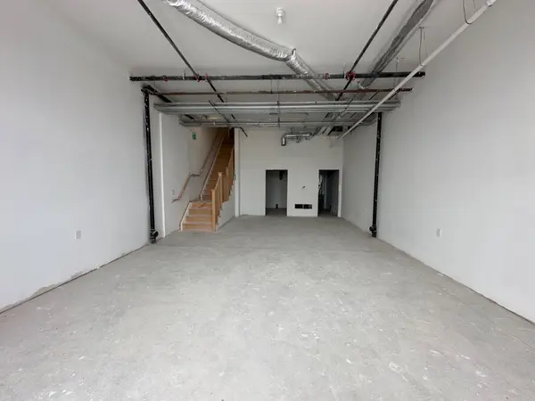 200 Dissette ST #3, Bradford West Gwillimbury, ON L3Z 3G8