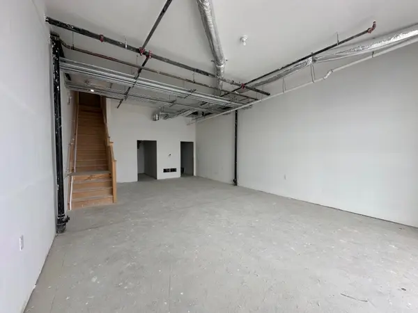 200 Dissette ST #3, Bradford West Gwillimbury, ON L3Z 3G8