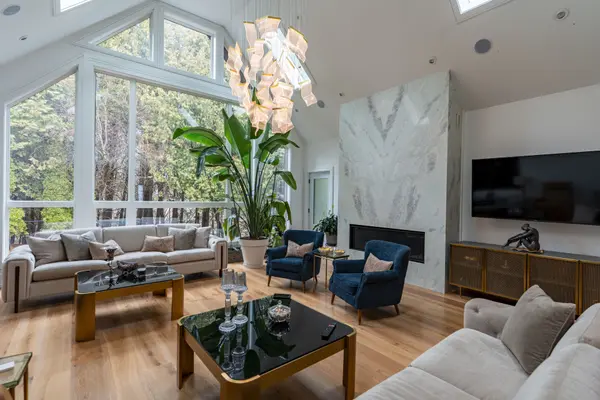 124 Timpson DR, Aurora, ON L4G 5N5